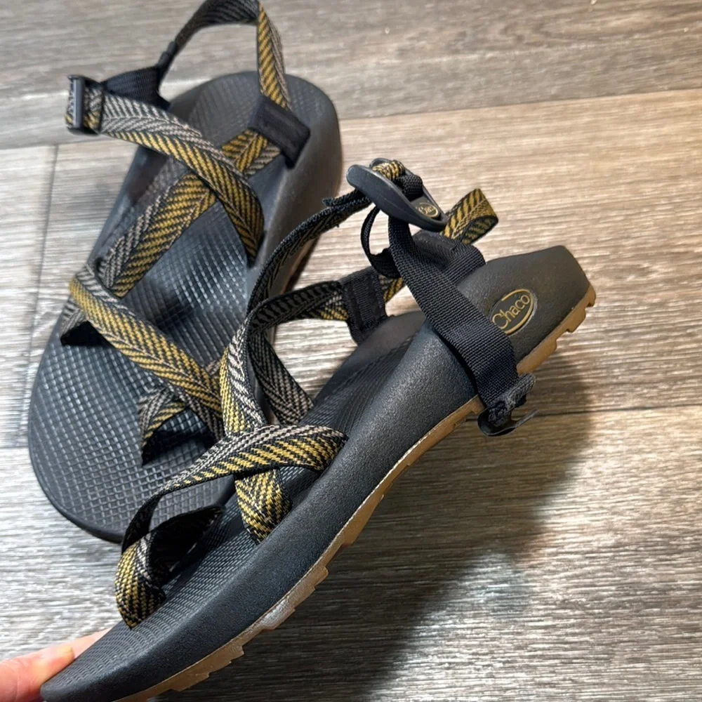 Chaco Black  Strappy Sandals men’s 9 (b182)